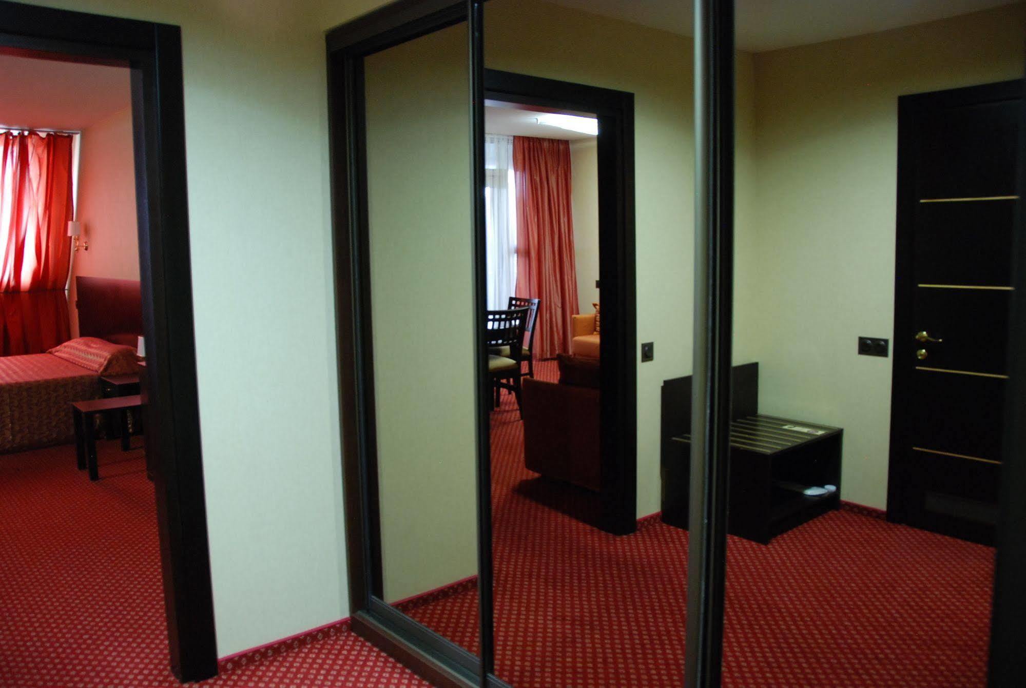 Park Hotel دنيبروبيتروفسك المظهر الخارجي الصورة