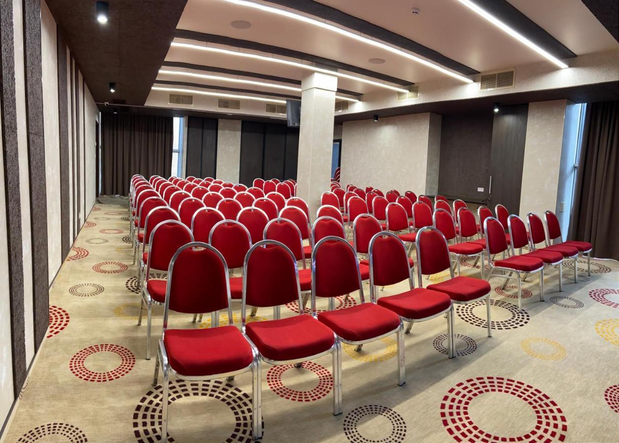 Park Hotel دنيبروبيتروفسك المظهر الخارجي الصورة